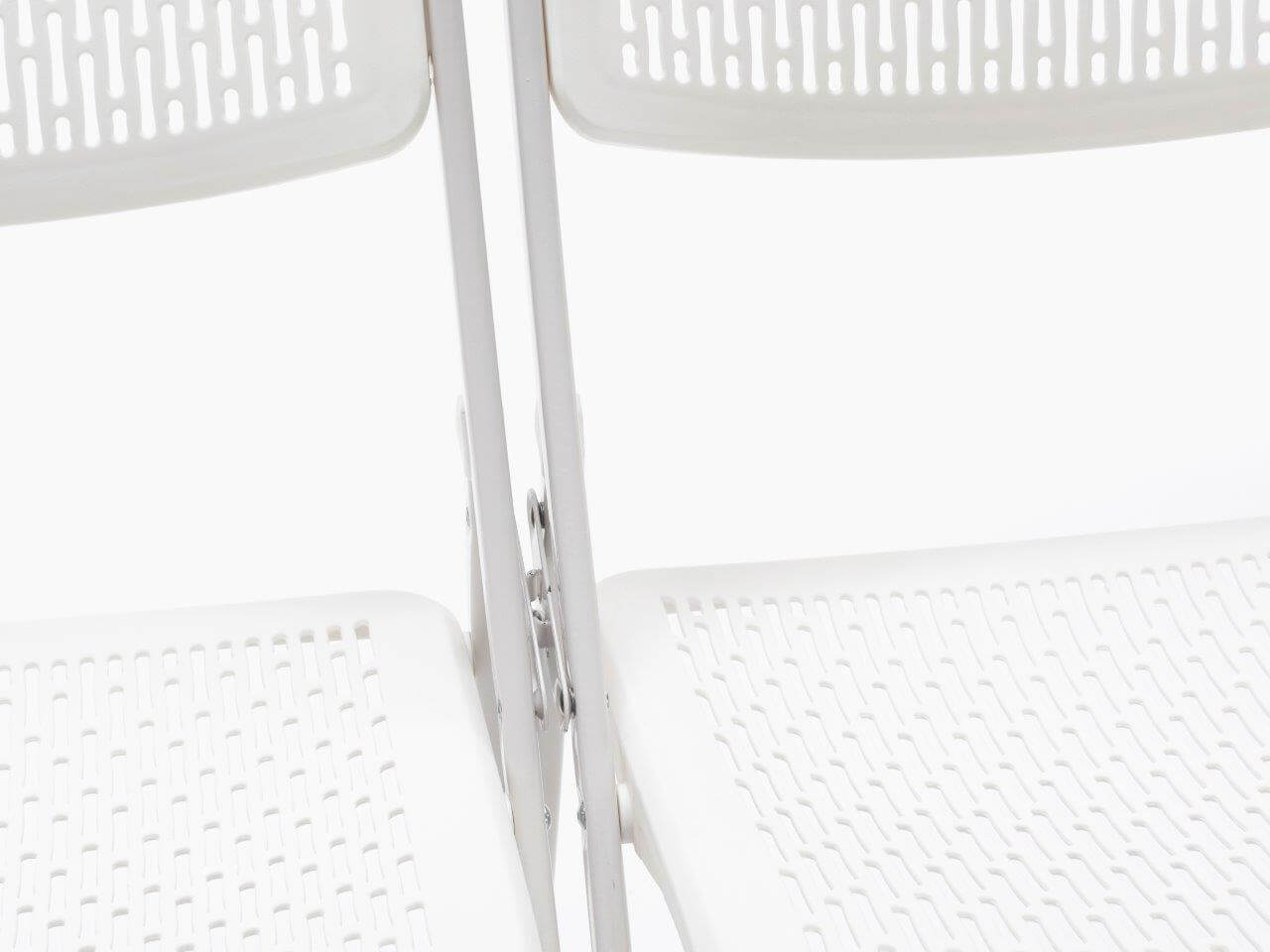 Sillas plegables con pala con unión entre sillas.